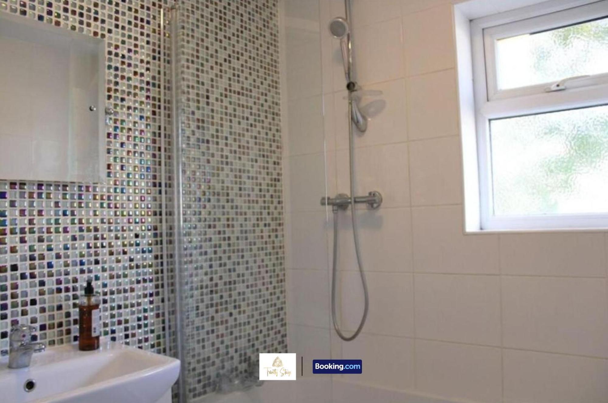 4 Bedroom House With Parking Near City Centre By Trinity Stays Short Lets & Serviced Accommodation Cambridge Exterior photo